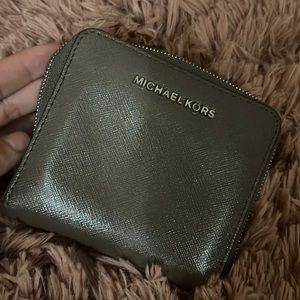Michael Kors Small Zipper Wallet